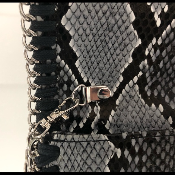 Snakeskin clutch (w/ strap) - Picture 4 of 7